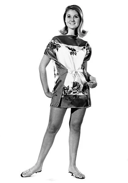 Reveille Fashions: Lynne Broadbent. June 1965 P007735