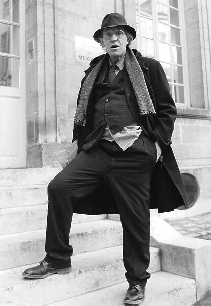Richard Harris on the steps of a Paris hotel 24  /  02  /  1988