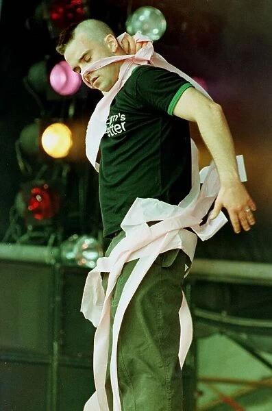 Robbie Williams T in the Park Concert 11th July 1998 T in the Park 98 singer Robbie