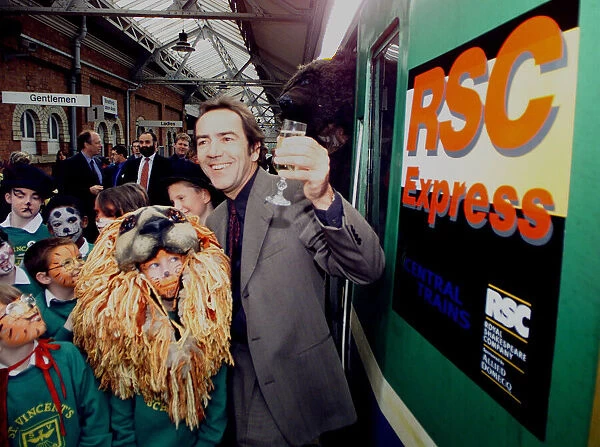Robert Lindsay launches the new RSC Express at Stratford station with pupils from St