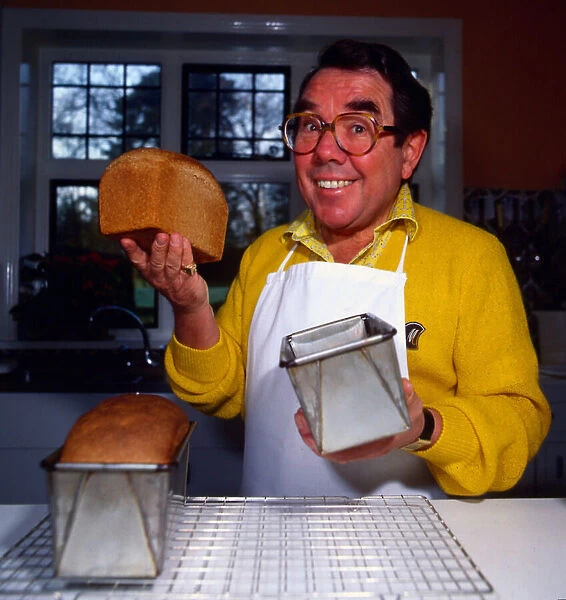 Ronnie Corbett baking bread at home March 1987