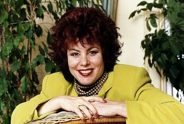 Ruby Wax Tv Presenter in her Holland Park Home DBase
