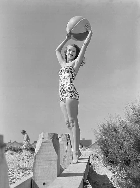 Sally Ann Howes Film Actress at Bognor 3  /  7  /  1949 019041  /  2