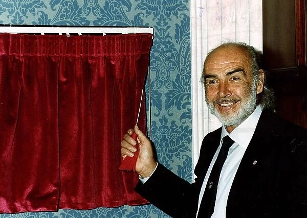 Sean Connery unveiling plaque with beard