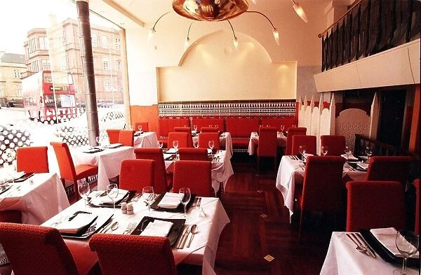 Shish Mahal March 1999 Indian Restaurant Park Road Glasgow Interior Dining room Red