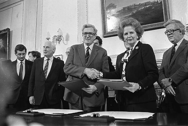 Signing Of The Anglo-Irish Agreement Nov 1985. Signing the historical agreement