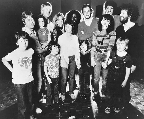 Singer Lesley Duncan (centre in jeans & light cardigan) with the stars who sang on her