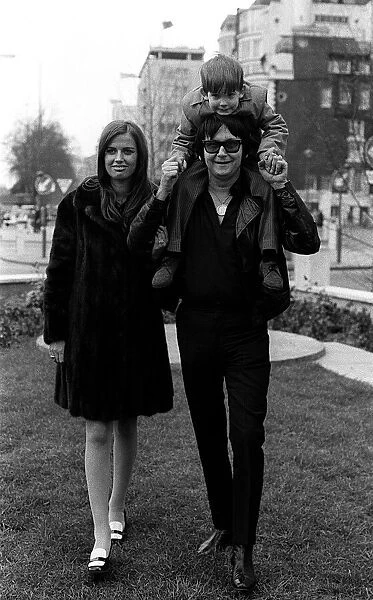 Singer Roy Orbison with wife Barbara & son Wesley 1970 his only remaining son after