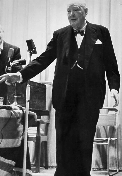 Sir Winston Churchill giving speech at conference - April 1959 21  /  04  /  1959