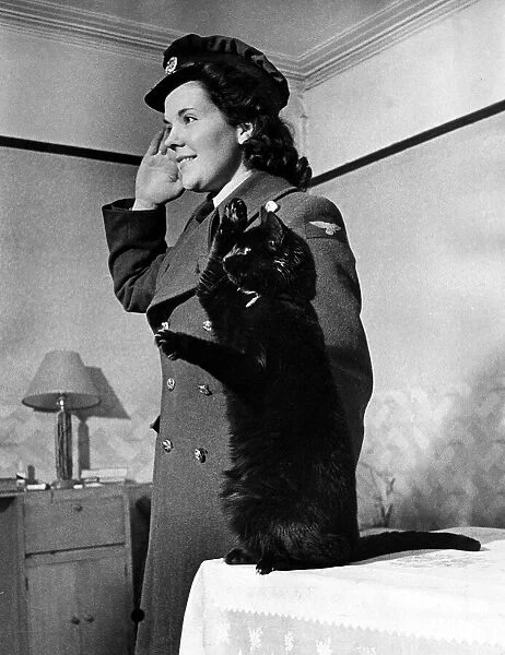 Smoky the cat February 1943 Miss Ann Twynam and the cat she rescued in 1940