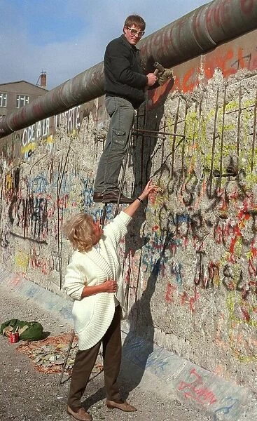 Souvenir pieces of the Berlin wall are being removed-pictured, Germany February 1990