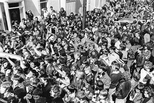 SPORT-FOOTBALL SWANSEA CITY: 1980-81: PICTURE SHOWS: Crowds welcome Swansea City into