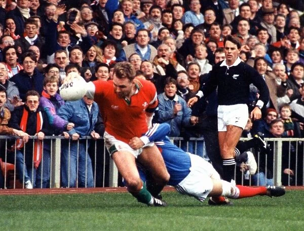Sport - Rugby - Wales 24 v France 15 - 21st February 1994 - Scott Quinnell dives over for