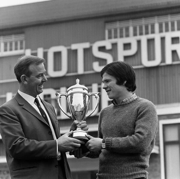 Spurs coach Pat Welton with Steve Perryman, 4th February 1971