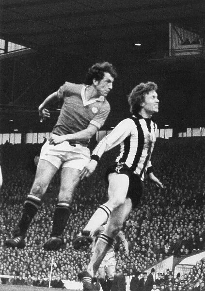Stewart Houston, Manchester United player in action, Old Trafford, 19th February 1977