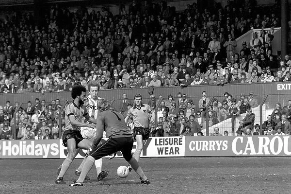 Stoke City 2 v. Wolverhampton Wanderers 1. Division 1 Football. April 1982 MF06-40-016