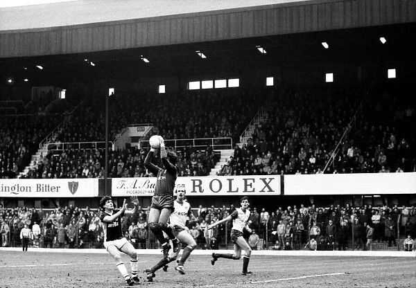 Stoke v. Aston Villa. March 1984 MF14-21-081 The final score was a one nil