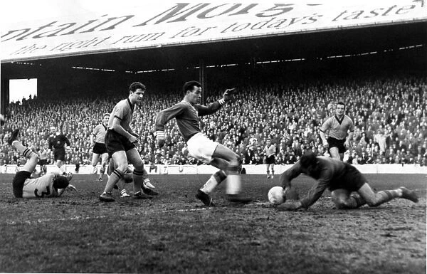 striker Derek Tapscott watched by Evertons Brian Labone - 9th Dec 1961