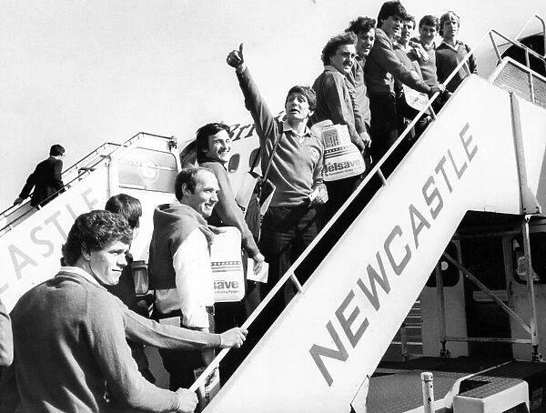 Sunderland Associated Football Club - The players board a plane at Newcastle Airport for