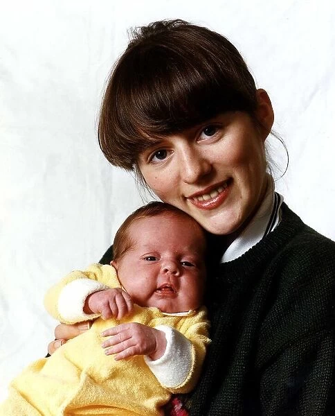 Suzanne Hall Actress ex Coronation Street check out girl with her baby Kate