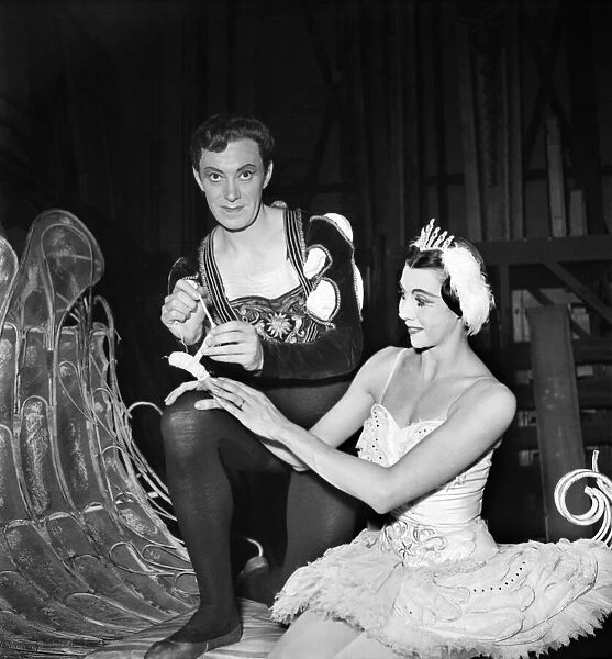 'Swan Lake'Ballet Rehearsal Beryl Grey. December 1952 C6192 - 001