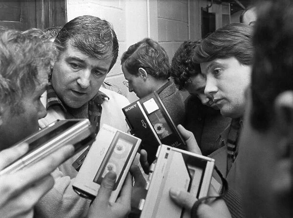 Terry Venables interviewed by Spanish Press. March 1987 P005337