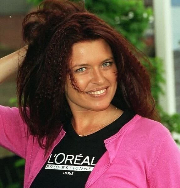 Tina Hobley Coronation Street actress has a May 1998 new hair colour who is