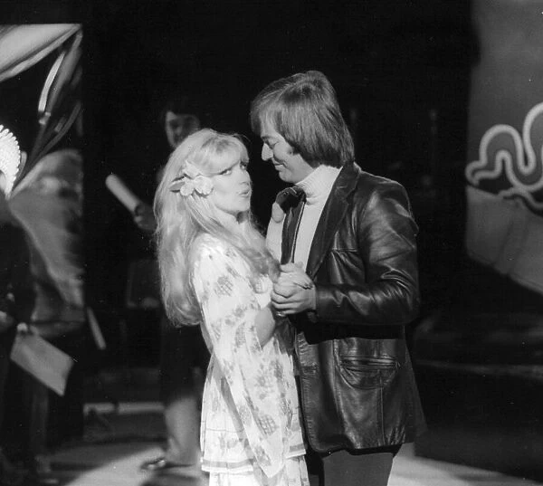 Tony Blackburn dancing with Lynsey de Paul on 500th edition of Top of the Pops - October