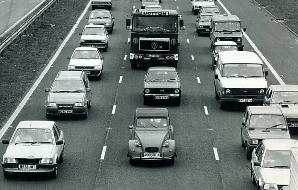 Traffic at junction 16 on the M1 April 1985 *** Local Caption