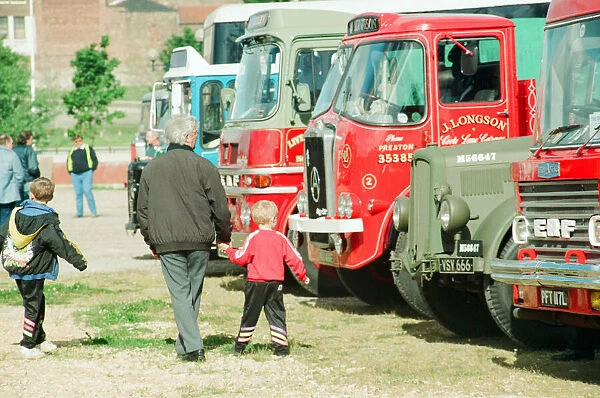 Vintage Rally Stockton, 5th June 1994. Visitors view trucks and lorries on display