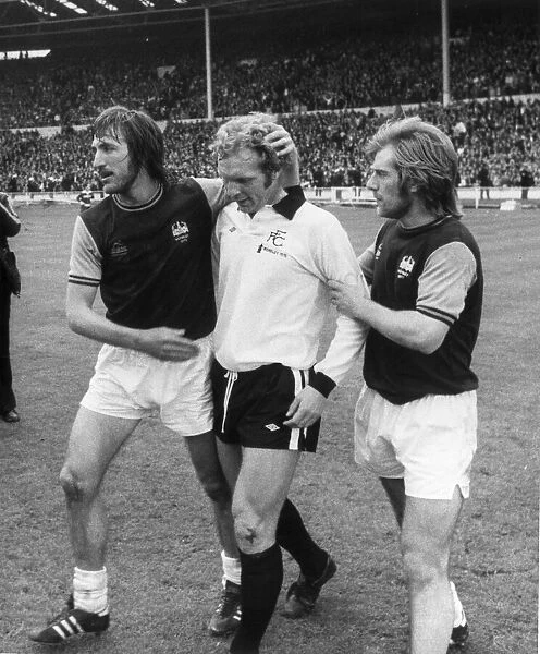 West Ham v Fulham F. C F. A. Cup Final 3rd May 1975 A Friendly touch as Fulham