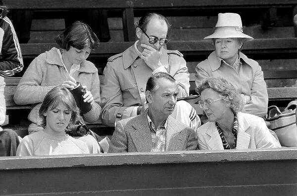 Wimbledon 1980. 7th day. Martina NavratilovaIs sister, her father