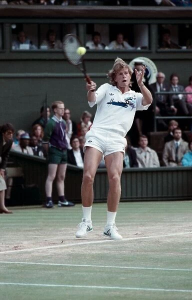 Wimbledon Final. Boris Becker v. Stefan Edberg. July 1988 88-3581-010