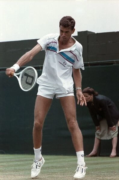 Wimbledon Tennis. Ivan Lendl v. Michiel Schapers. June 1988 88-3397-029