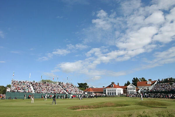 The 18th Green & Clubhouse
