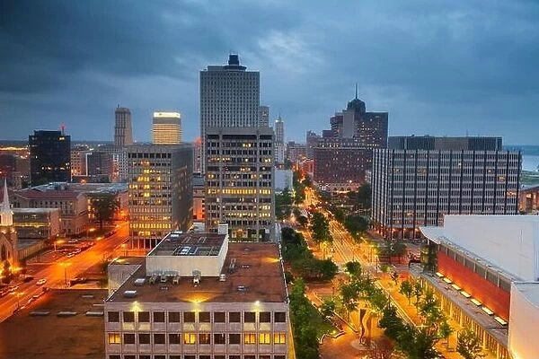 Memphis, Tennessee, USA downtown city skyline at dusk