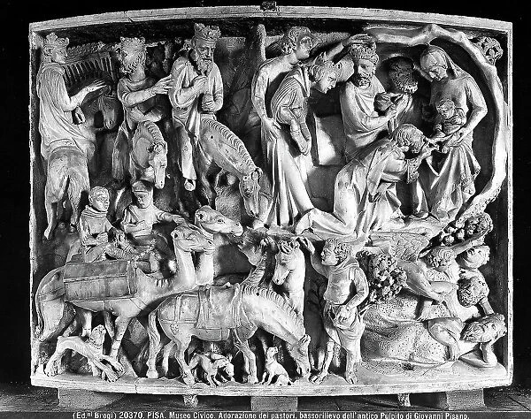 Adoration of the shepherds. Scene from the pulpit by Giovanni Pisano, in the Cathedral of Pisa