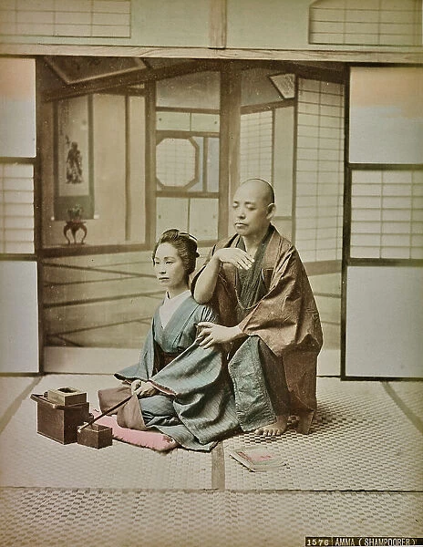 'Amma (shampoorer)': Woman with a blind man, Japan