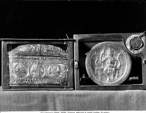 Chest for relics, in chiseled silver, with medallions of saints and a plate with Christ enthroned, Treasure of the Basilica of S. Eufemia, Grado