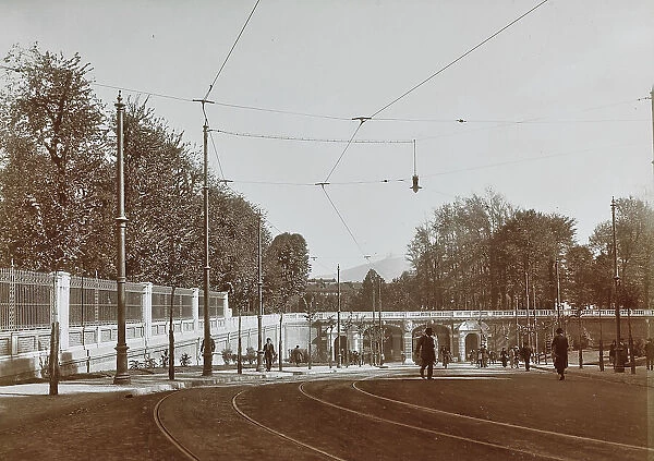 Climb to the Royal Gardens with tram tracks, Avenue Primo Maggio, Turin