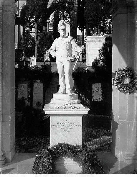 Commemorative statue in the Verano cemetery in Rome