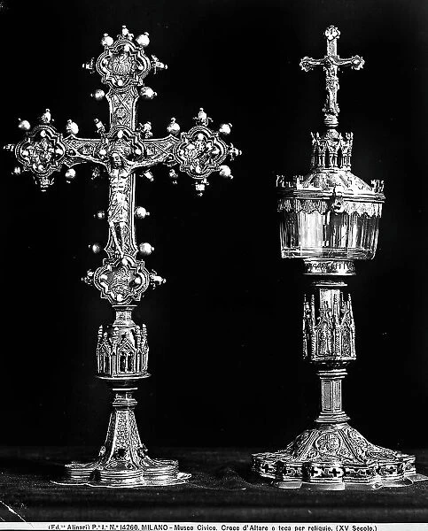 Cross for the altar and shrine for relics of the XV century. Originally conserved at the Civic Museum of Milan
