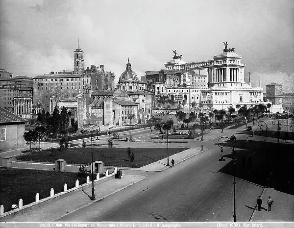 Via dei Fori Imperiali and, in the middle ground, the Campidoglio, the Vittoriano and Palazzo Venezia, Rome