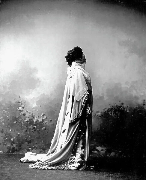 Eleonora Duse, poses wearing the costume for the musical work 'Francesca da Rimini', piece adapted from the tragedy written by Gabriele D'Annunzio
