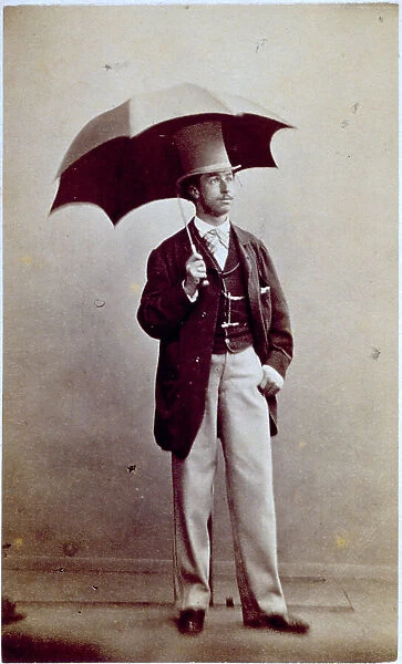 Full-length portrait of a man in elegant clothes, with top hat and open umbrella
