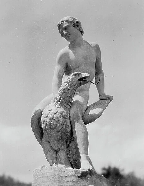 Ganimede and Jupiter in the form of eagle, fountain, marble, 17th century art, Boboli Garden, Florence; photo studio