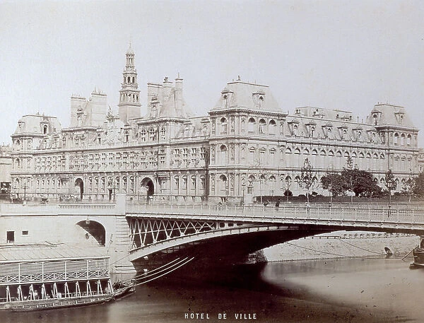 The Htel de Ville (Town Hall) of Paris with the Seine in the foreground and the old bathing establishments