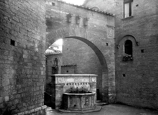 La Fontana della Maest delle volte (Fountain of the Majesty of the Vaults)in Perugia