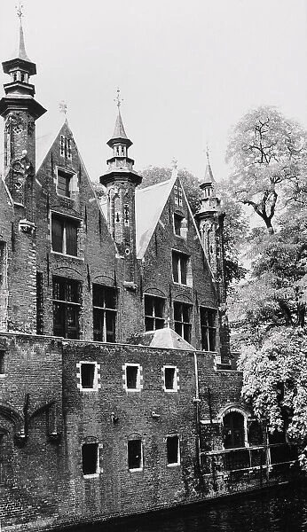 A palazzo on the Bruges canal