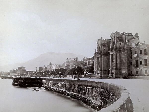 Panorama of the promenade of Palermo facing the imposing Porta Felice